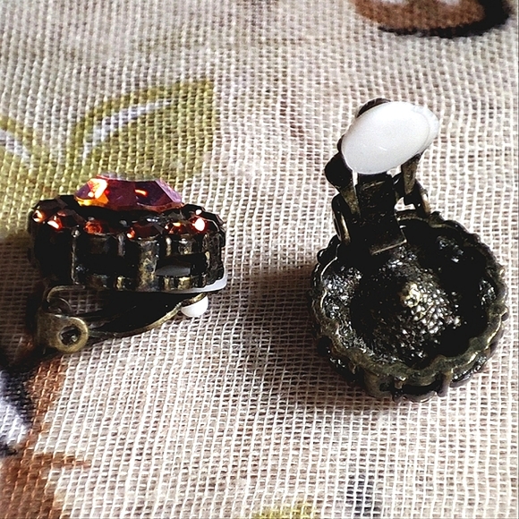 Topaz Brown Aurora Borealis Round Vintage Petite Crystal Clip Petite Earrings - Picture 6 of 10